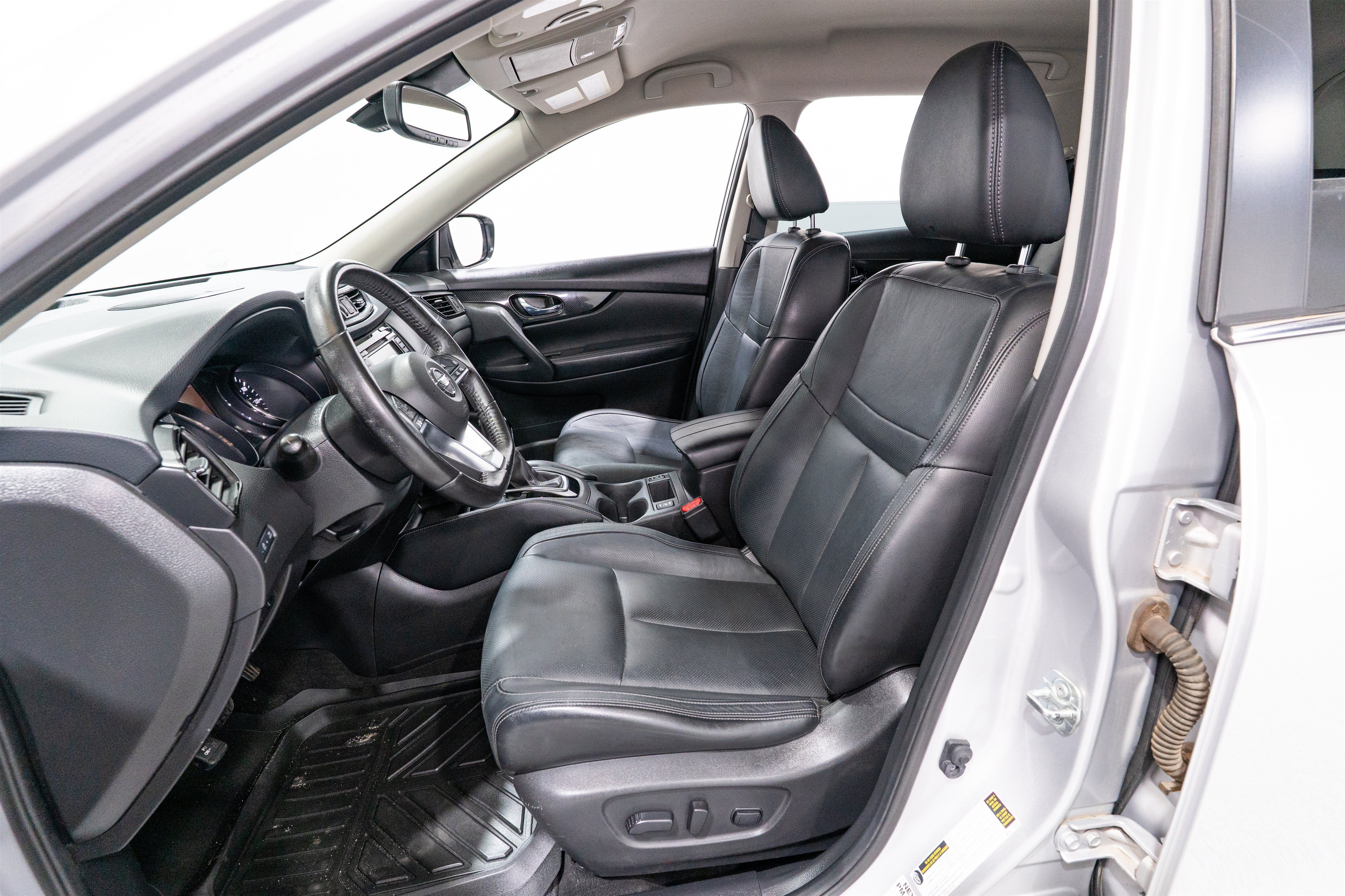 Used 2018 Nissan Rogue SL FWD image 16