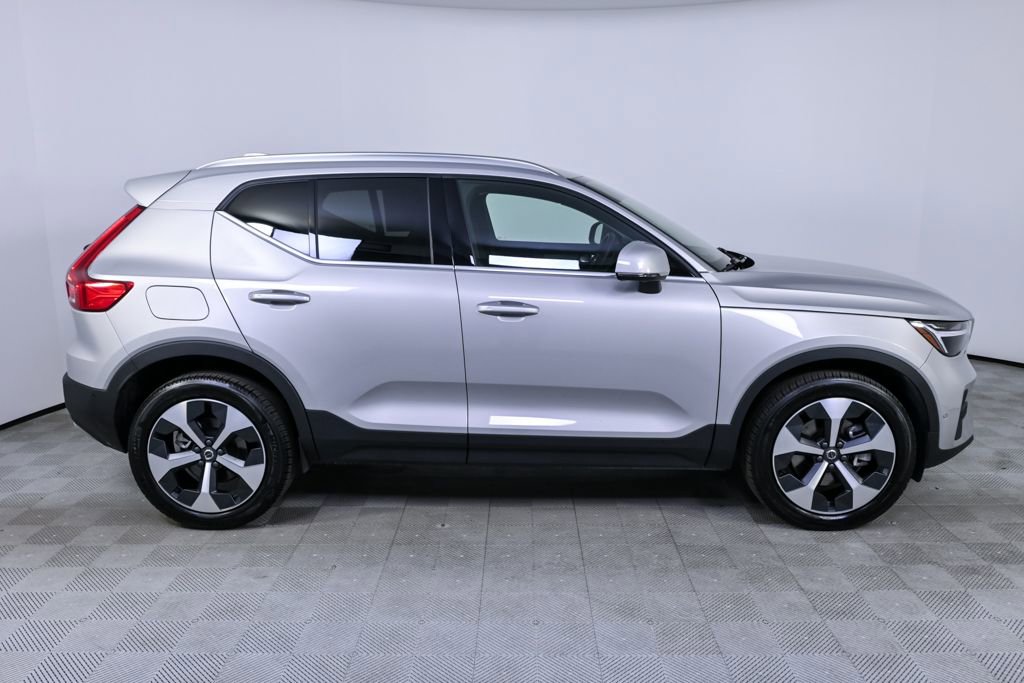 Certified 2025 Volvo XC40 B5 Plus image 27