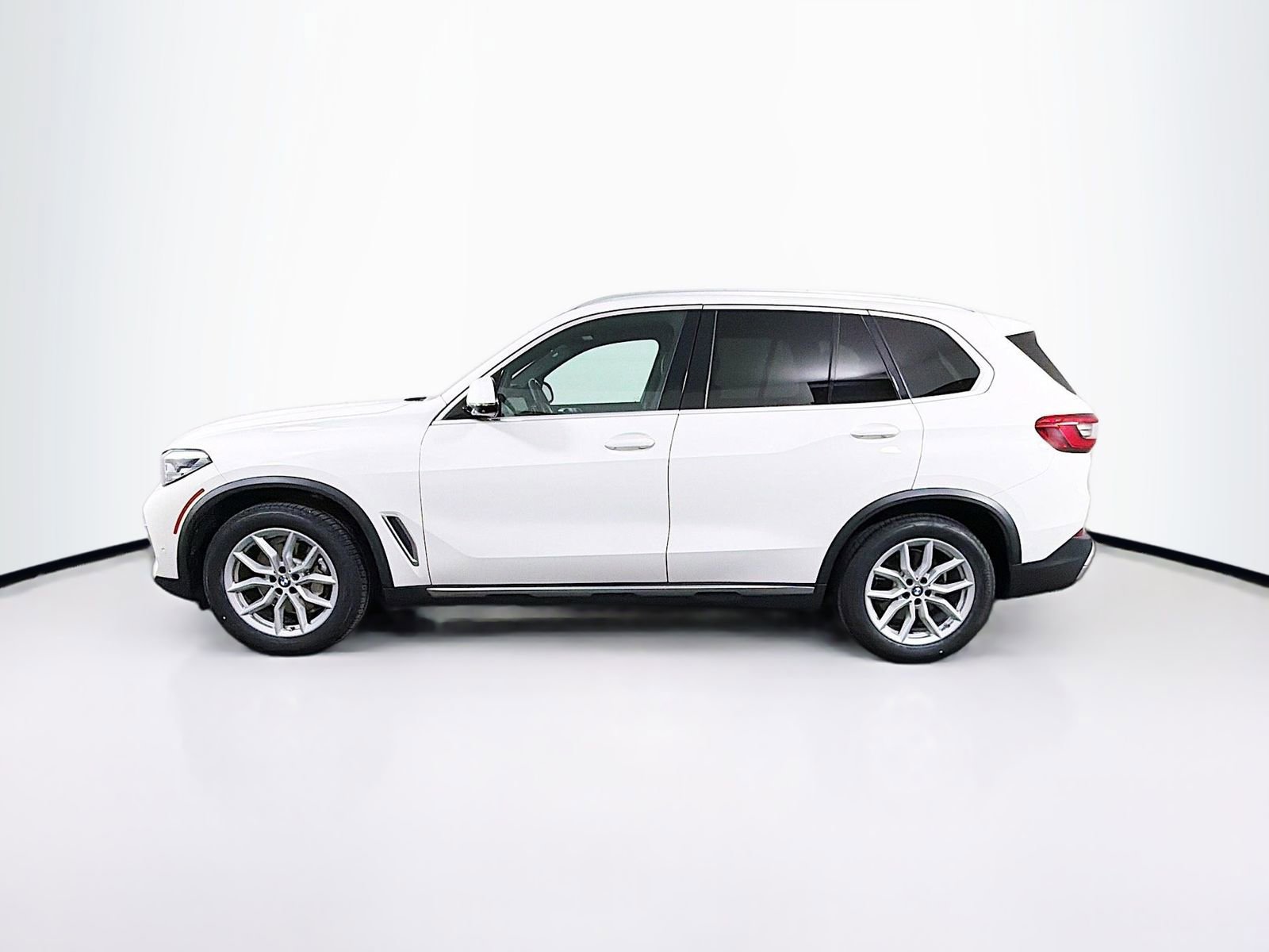 Used 2019 BMW X5 xDrive40i w/ Convenience Package AWD/4WD image 4