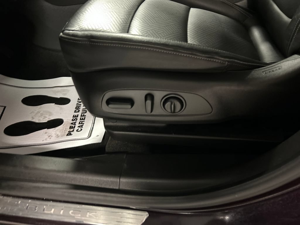 Used 2020 Buick Encore GX Essence FWD image 11