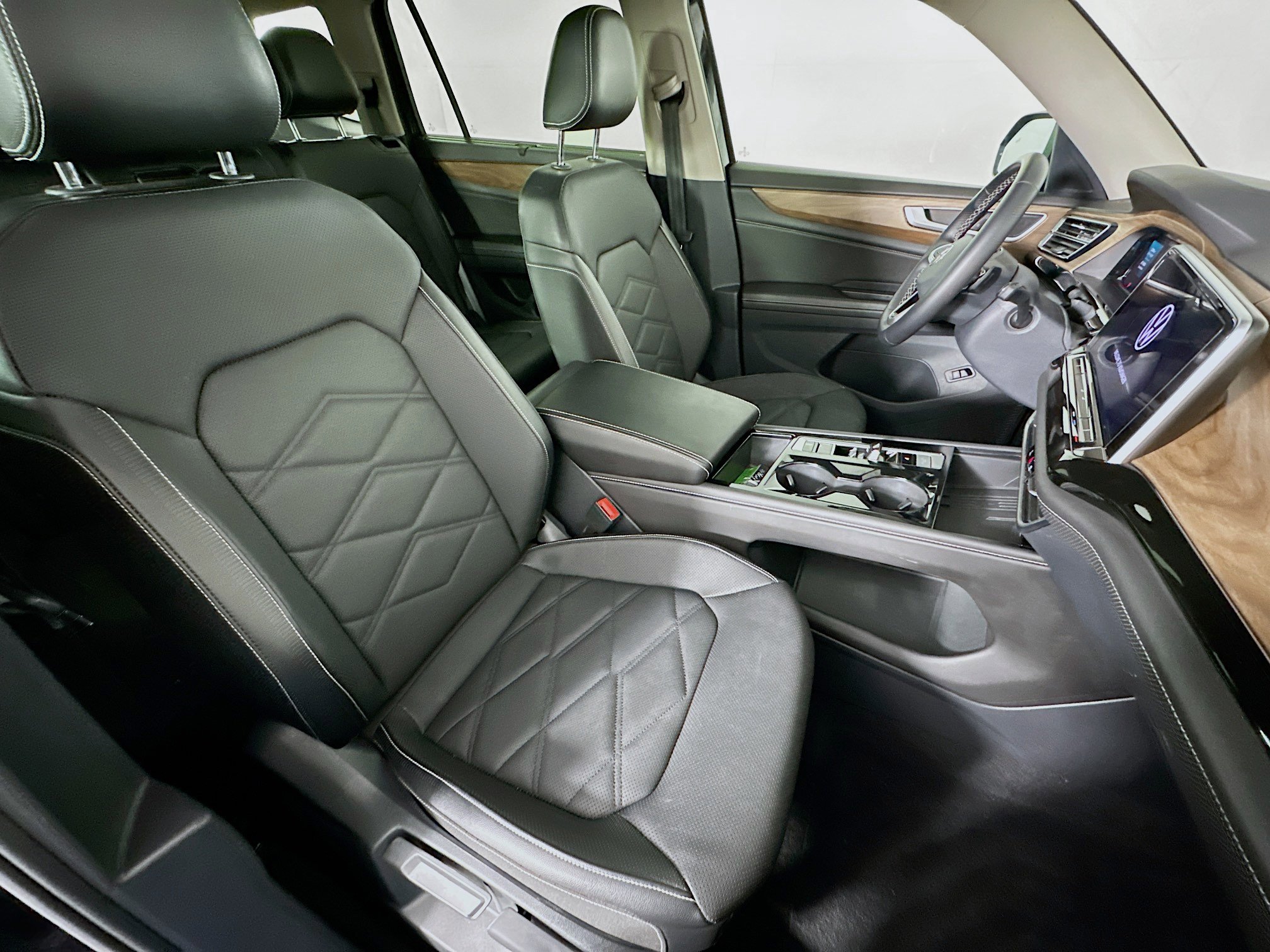 Used 2025 Volkswagen Atlas SE image 33