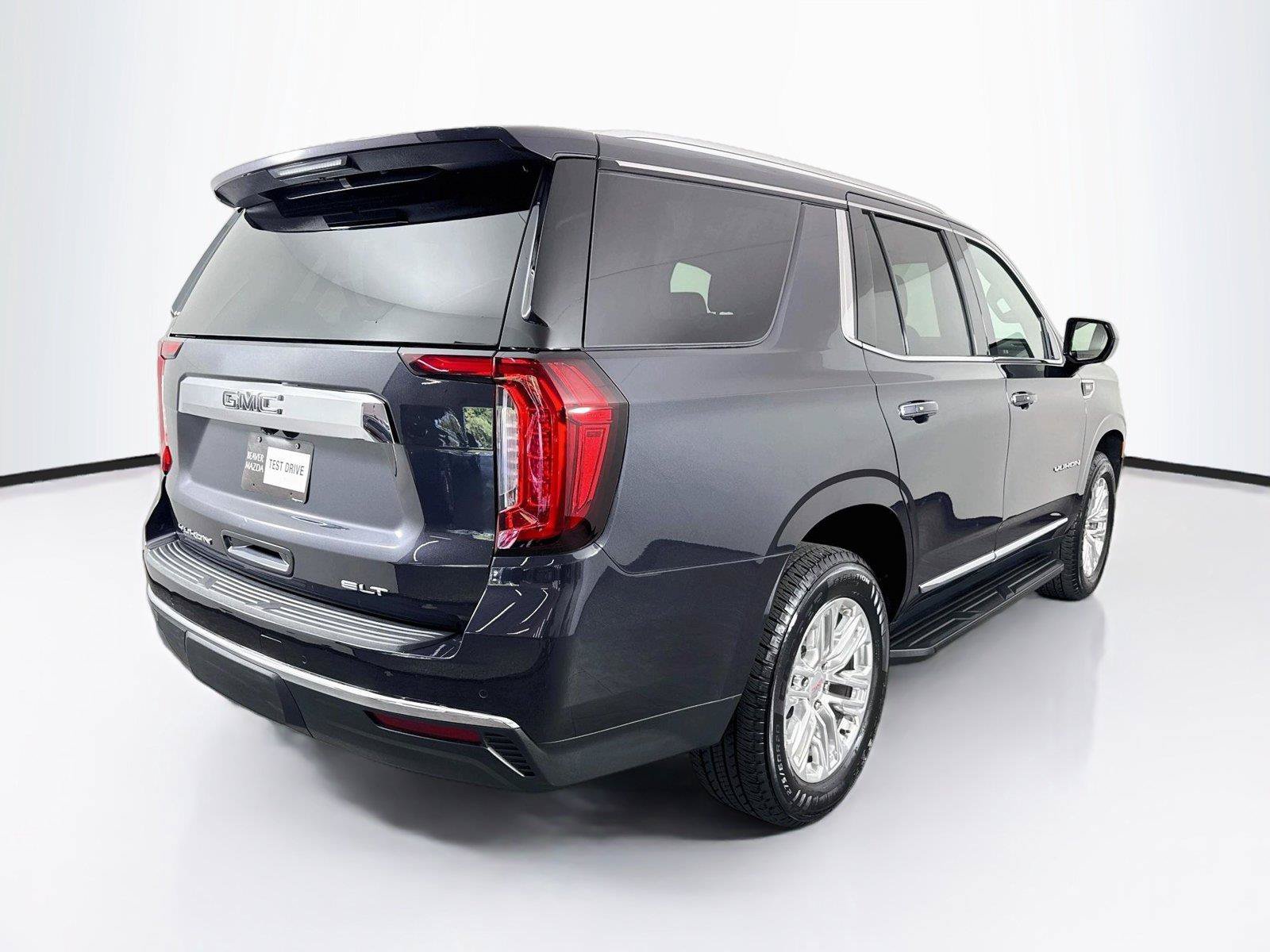 Used 2023 GMC Yukon SLT RWD image 2