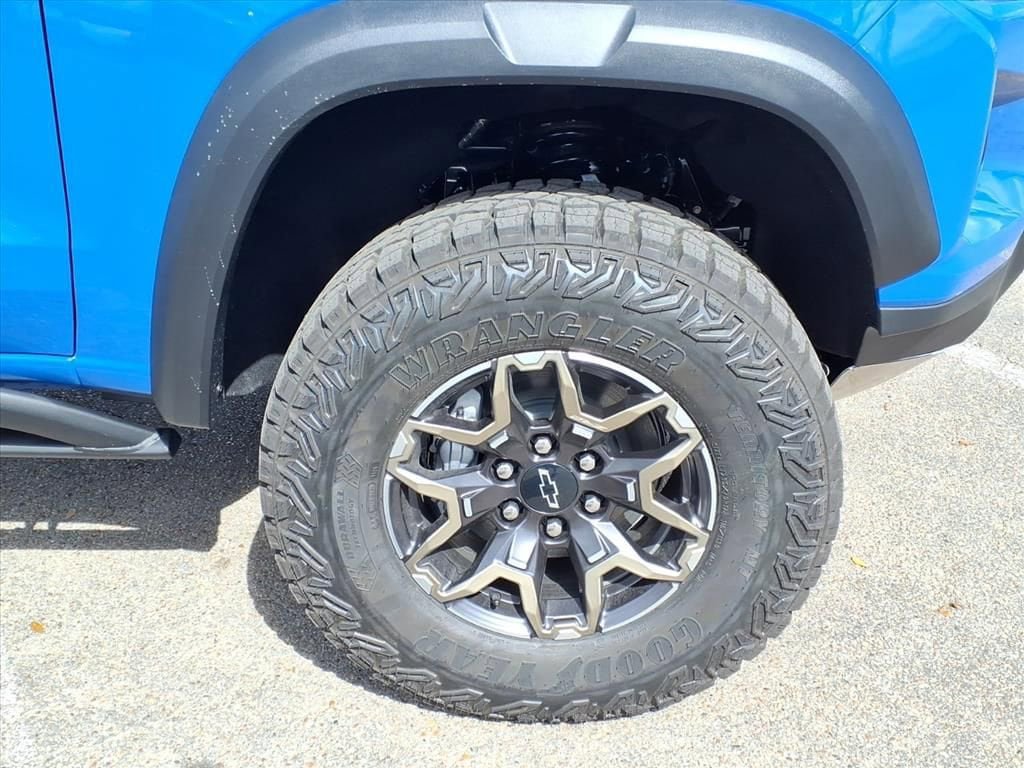 New 2026 Chevrolet Colorado ZR2 w/ Technology Package AWD/4WD image 5
