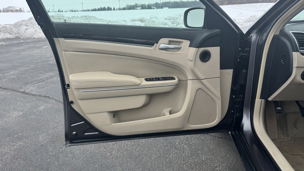 Used 2013 Chrysler 300 Base w/ Driver Convenience Group image 9