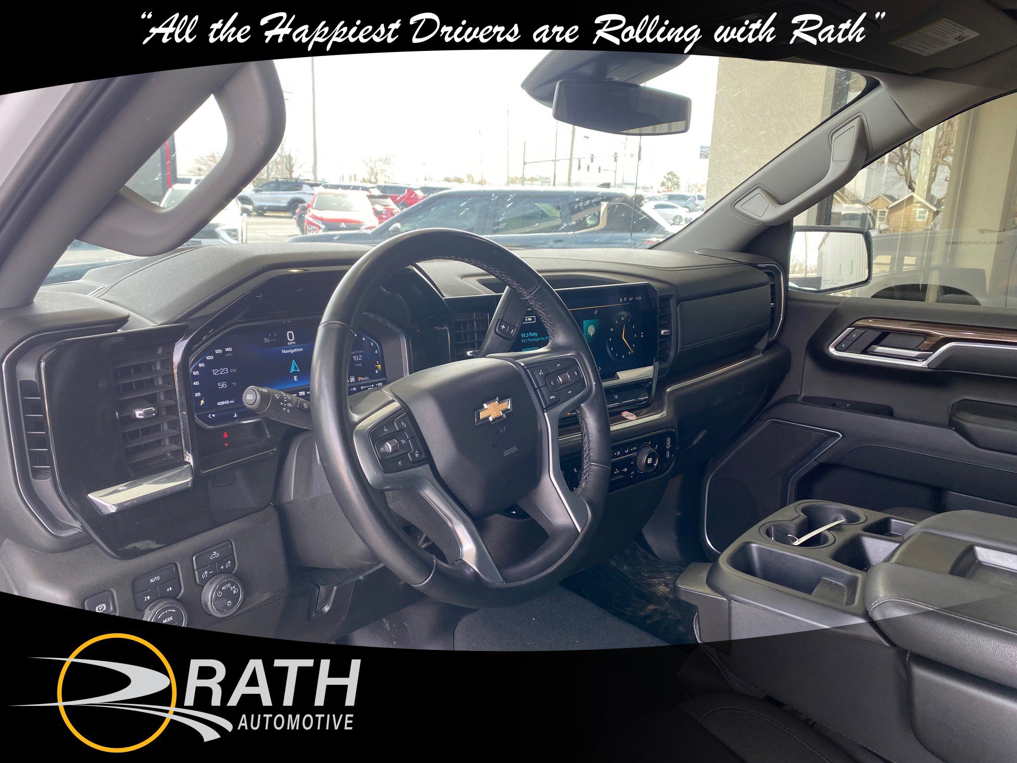 Used 2025 Chevrolet Silverado 1500 LT AWD/4WD image 11