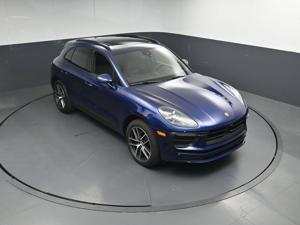 Used 2025 Porsche Macan AWD/4WD image 39