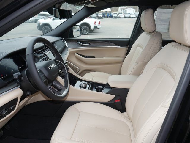 New 2025 Jeep Grand Cherokee Limited w/ Luxury Tech Group II image 2