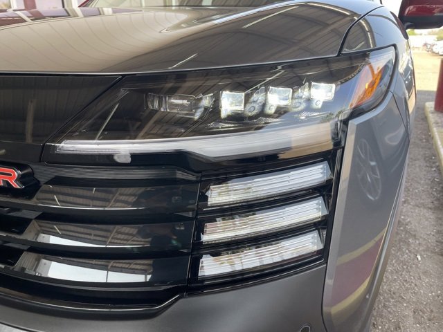 Used 2025 Nissan Kicks SR image 10