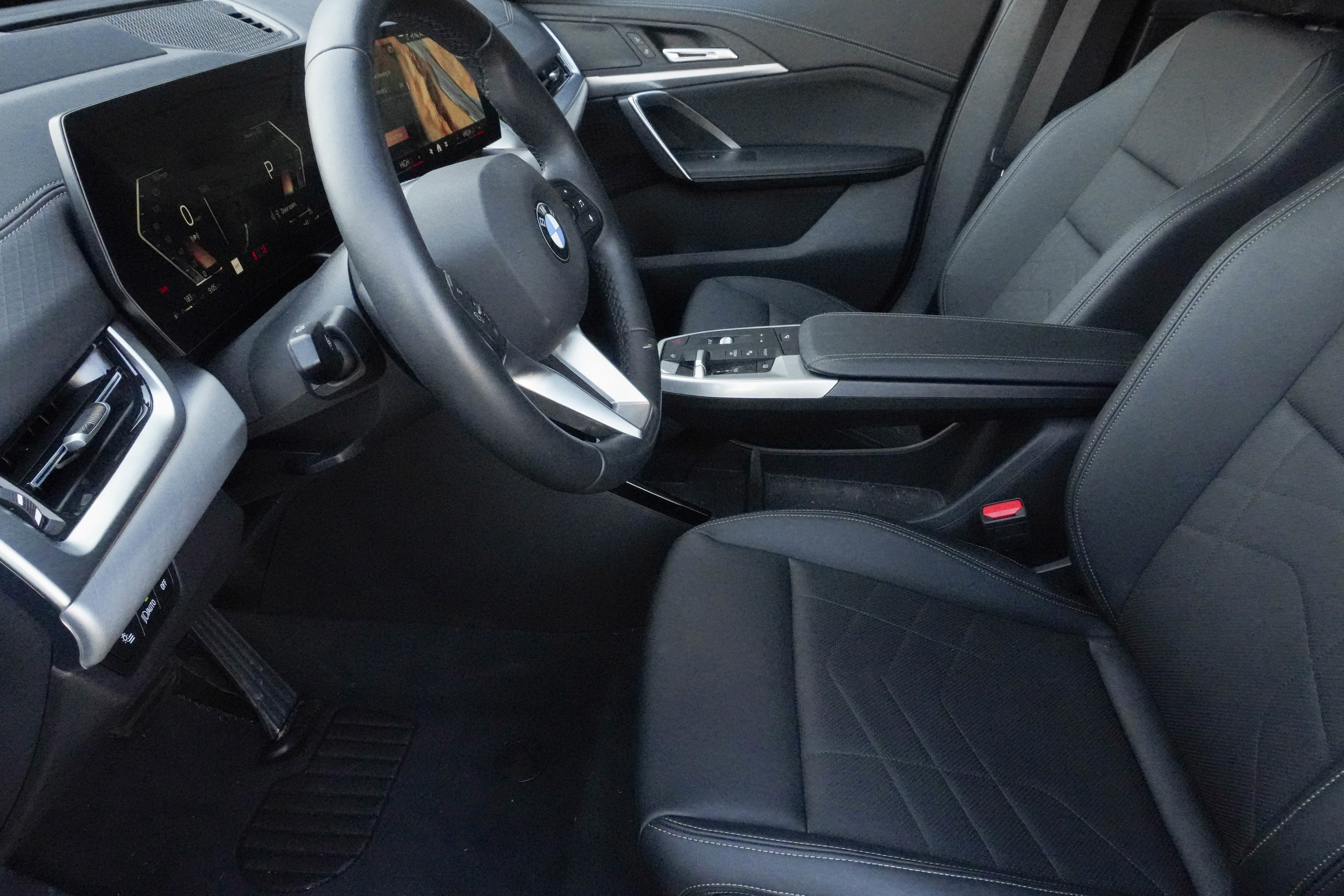 Used 2026 BMW X2 xDrive28i image 9