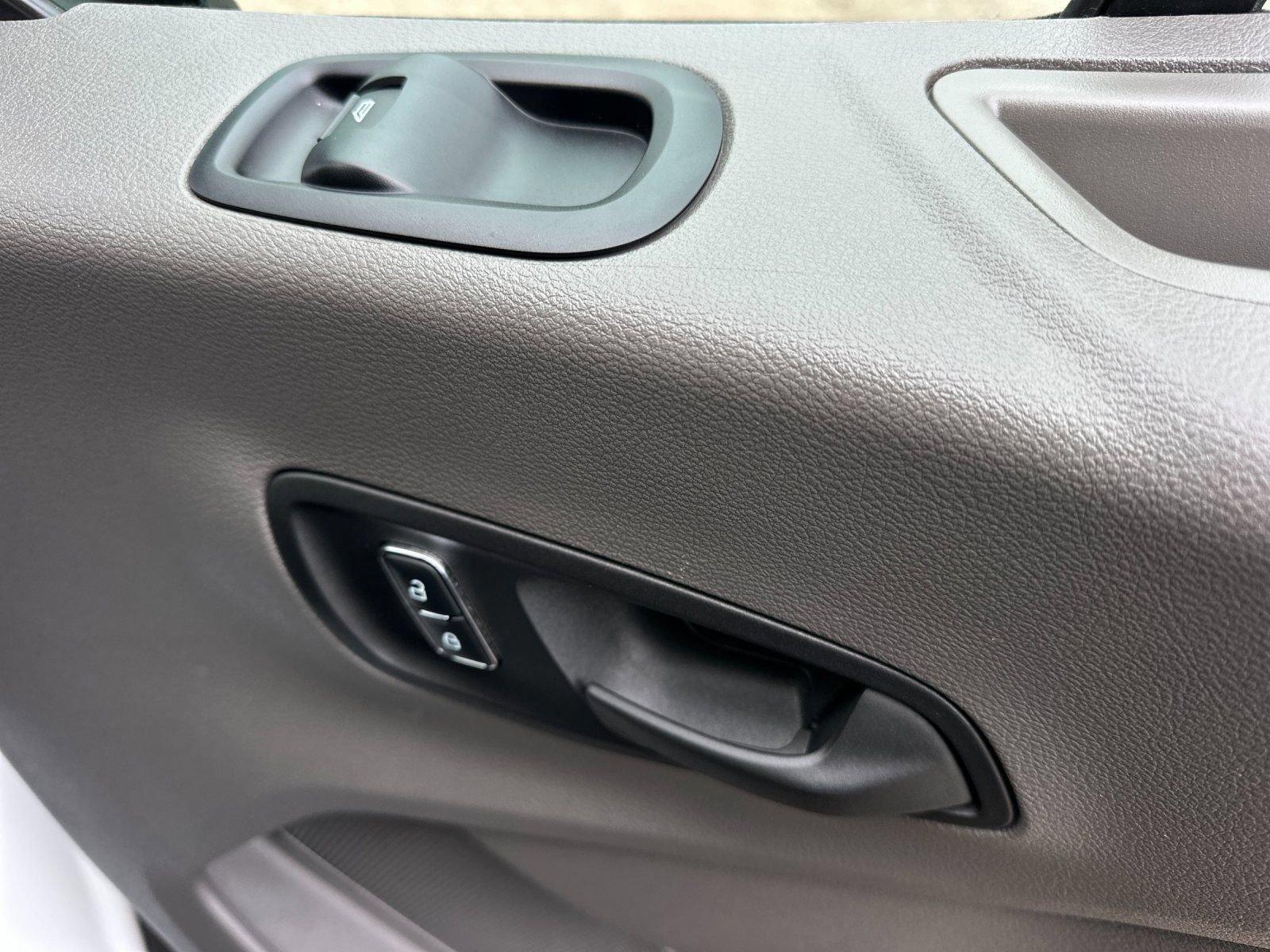 Used 2024 Ford Transit 250 148 Medium Roof w/ Load Area Protection Package image 17