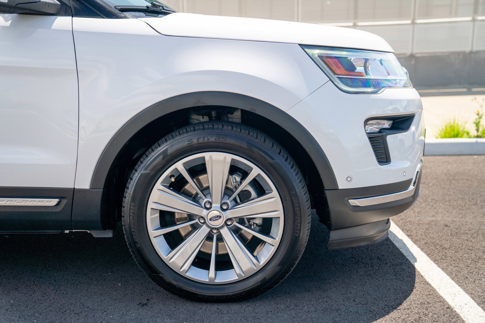 Used 2018 Ford Explorer Limited w/ Equipment Group 301A AWD/4WD image 9