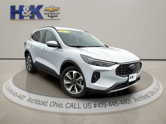 Used 2025 Ford Escape Platinum image 1