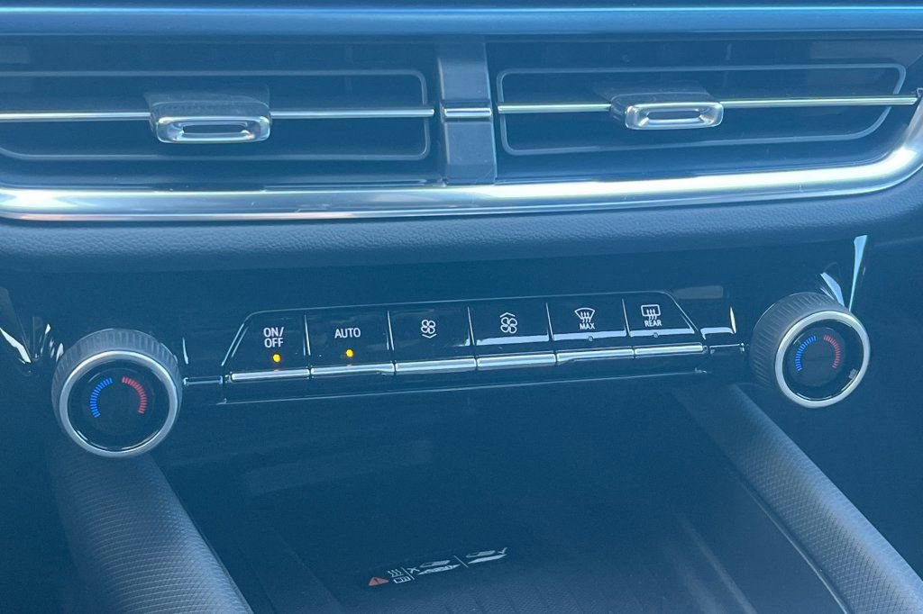 New 2026 Chevrolet Equinox EV LT image 18