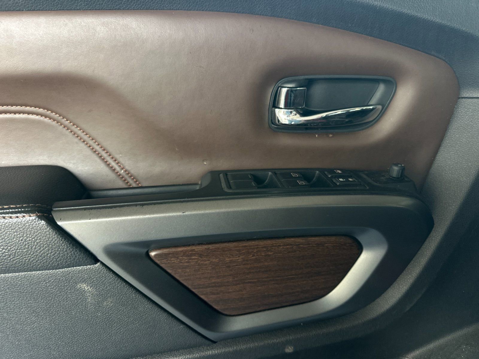 Used 2016 Nissan Titan Platinum Reserve image 10