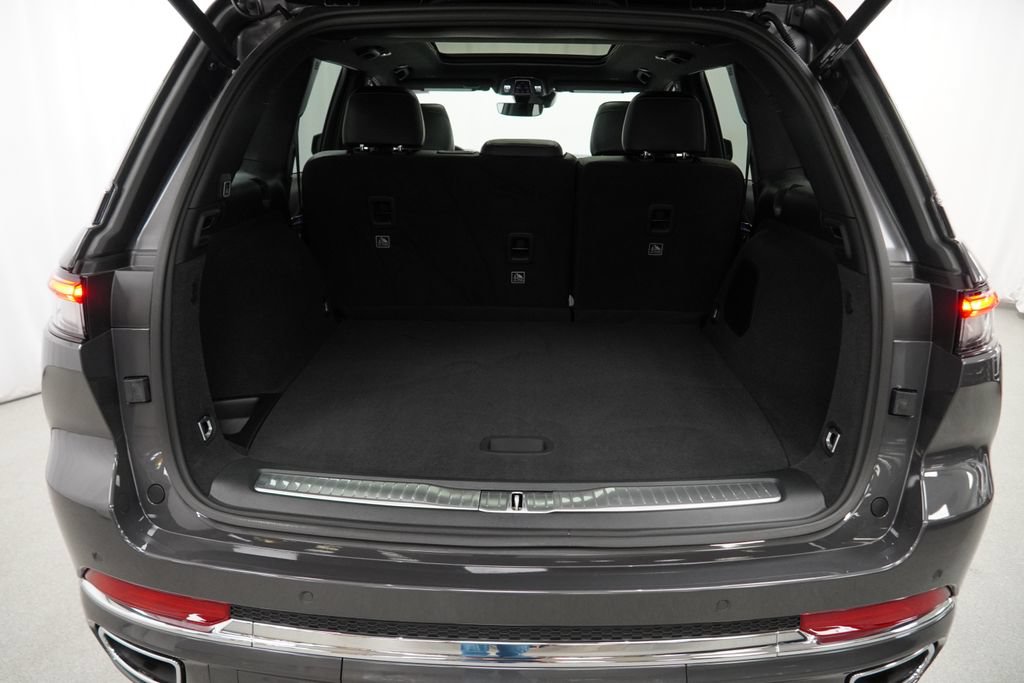 Certified 2025 Jeep Grand Cherokee Overland w/ Trailer Tow Package AWD/4WD image 45