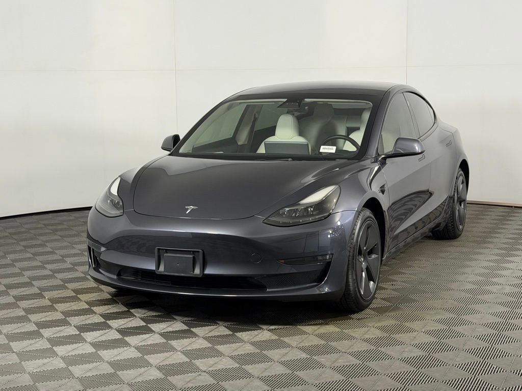 Used 2023 Tesla Model 3 Standard Range image 3