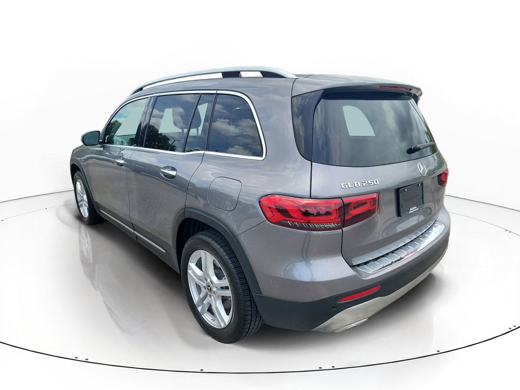 Used 2023 Mercedes-Benz GLB 250 image 3