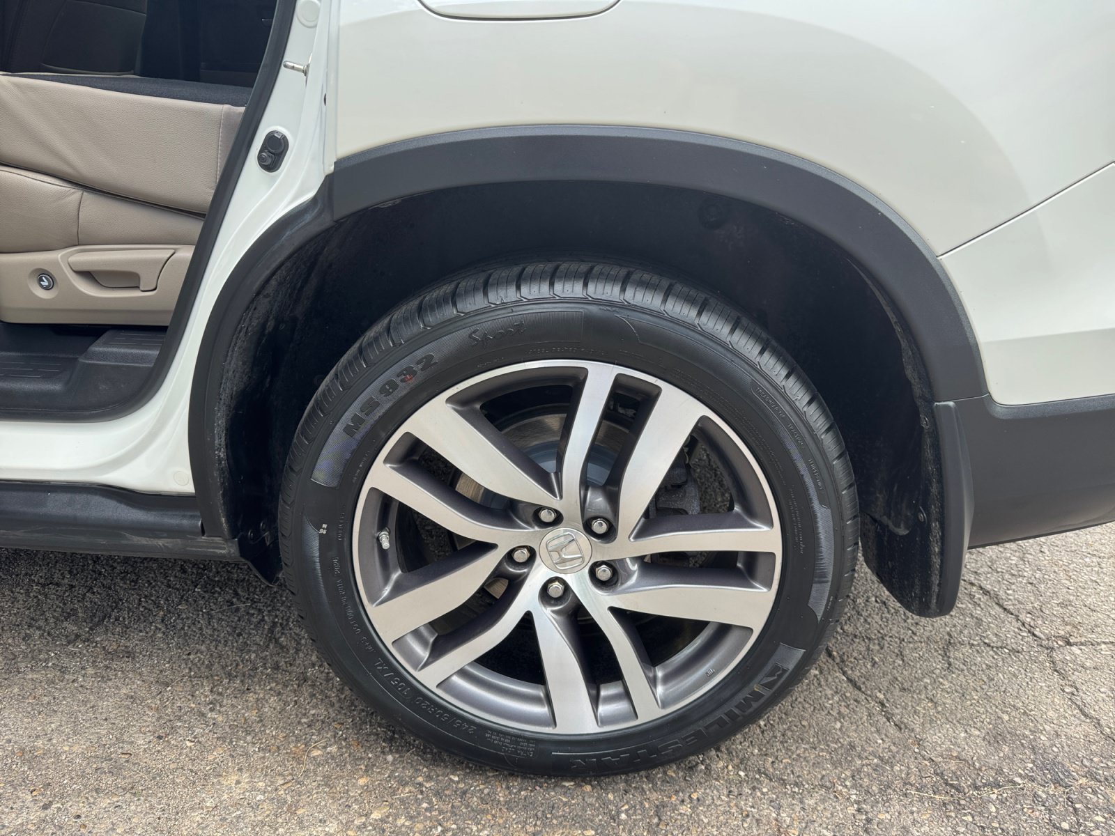 Used 2018 Honda Pilot Elite image 16
