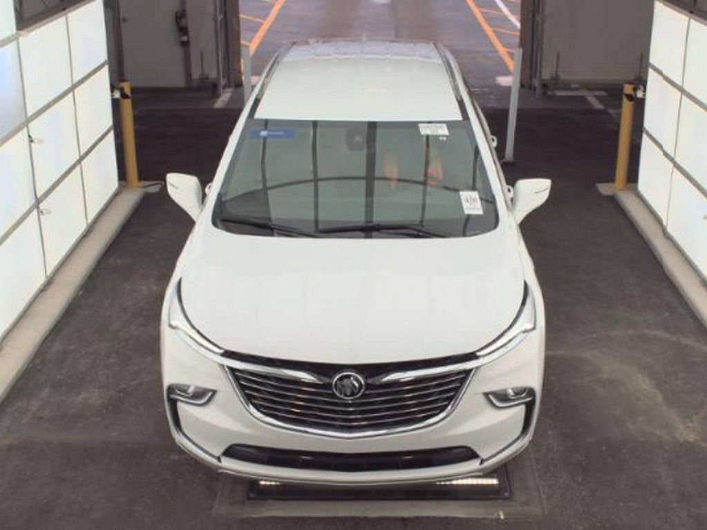 Used 2023 Buick Enclave Essence image 2