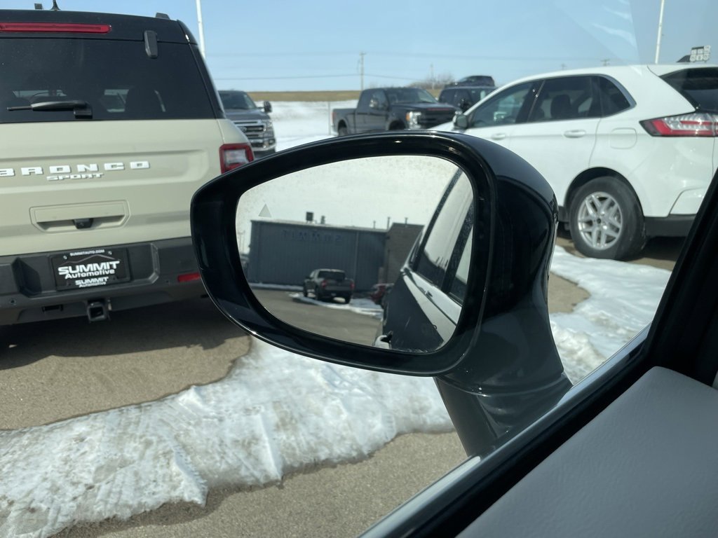 Used 2024 Chrysler Pacifica Select image 41