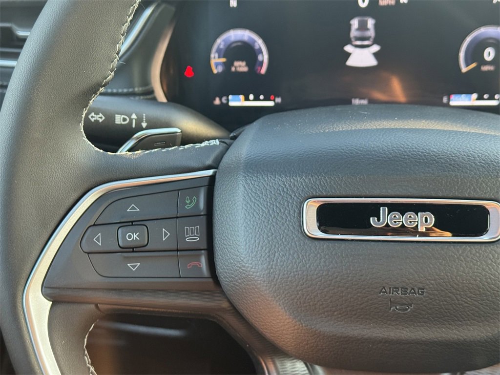 New 2025 Jeep Grand Cherokee Laredo image 18
