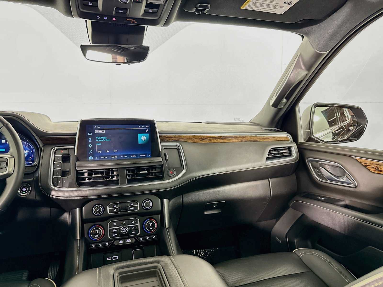 Used 2023 Chevrolet Tahoe Premier w/ Premium Package AWD/4WD image 32