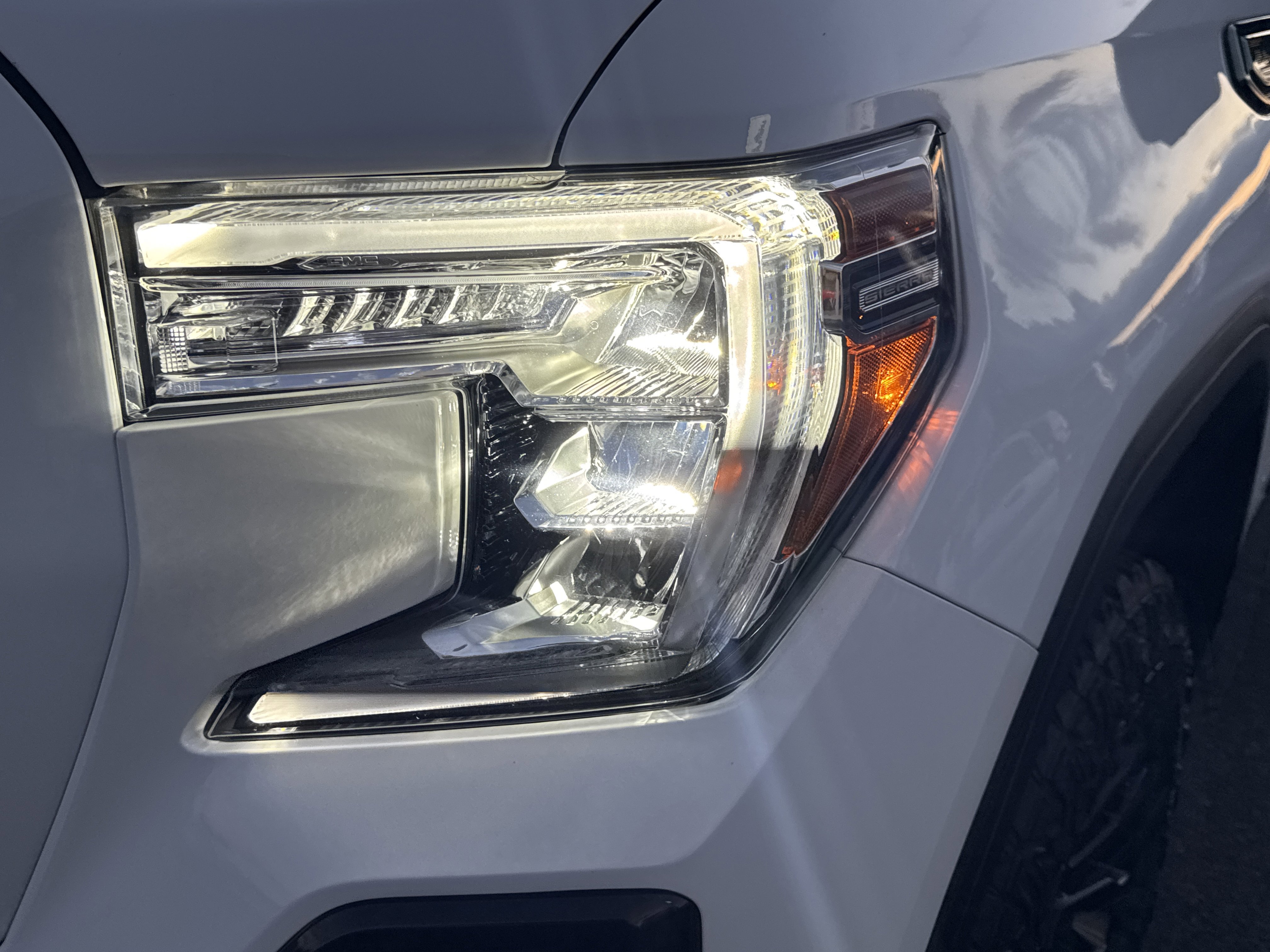 Used 2021 GMC Sierra 1500 AT4 w/ Technology Package image 9