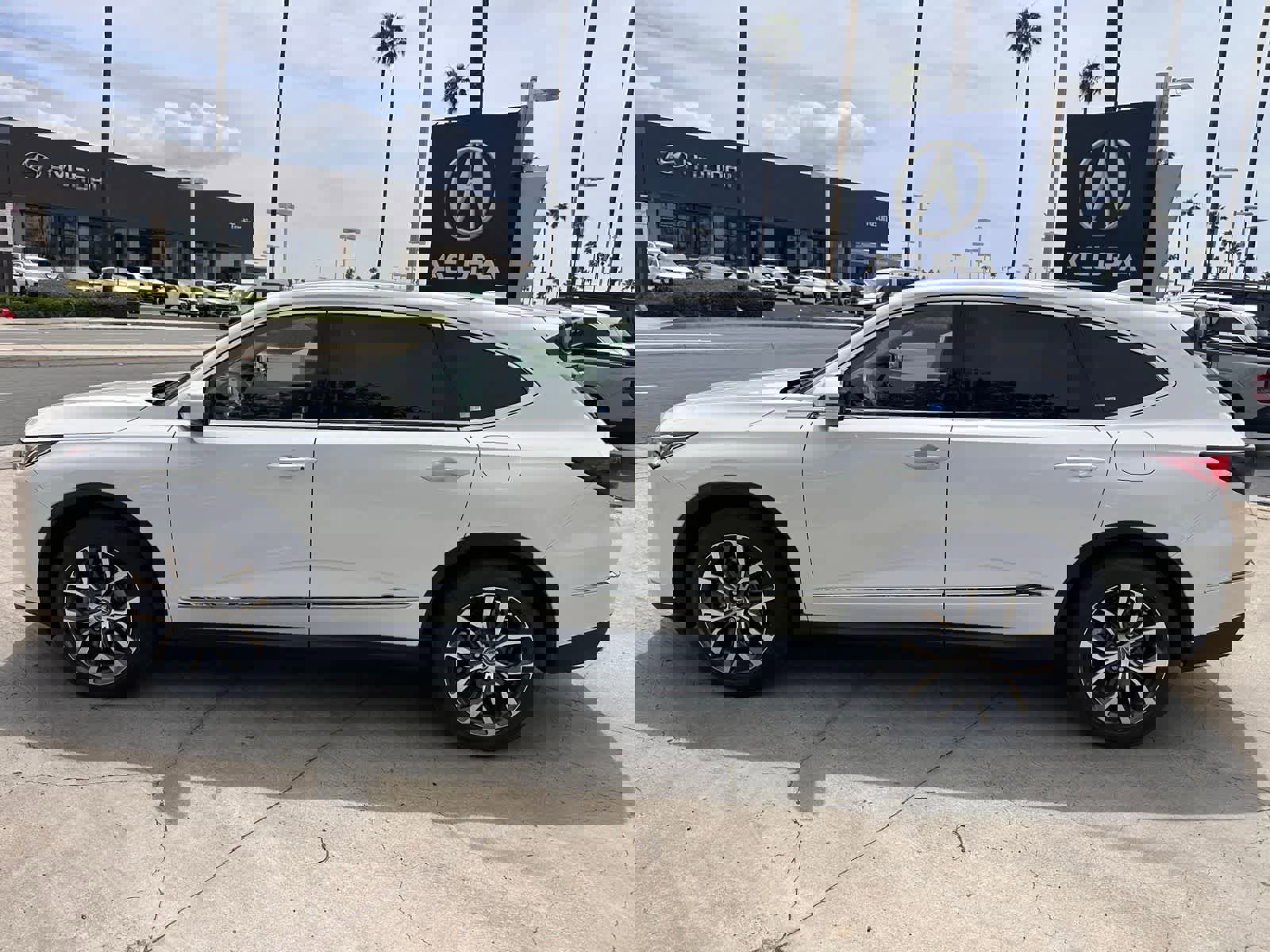 Used 2023 Acura MDX FWD w/ Technology Package image 2