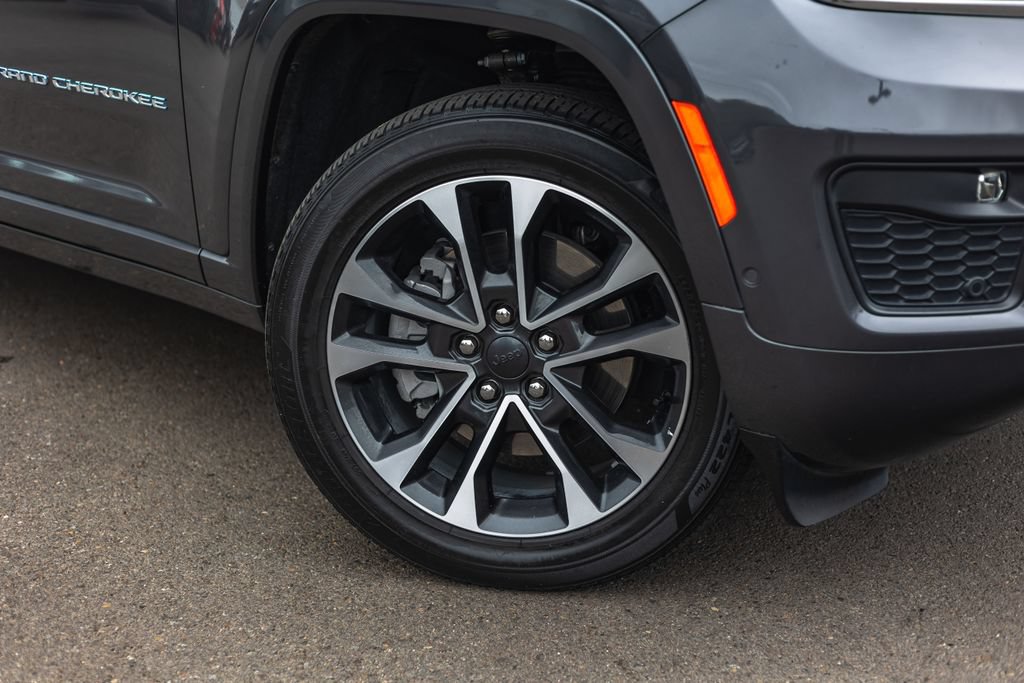 Used 2022 Jeep Grand Cherokee Overland w/ Advanced Protech Group III AWD/4WD image 4