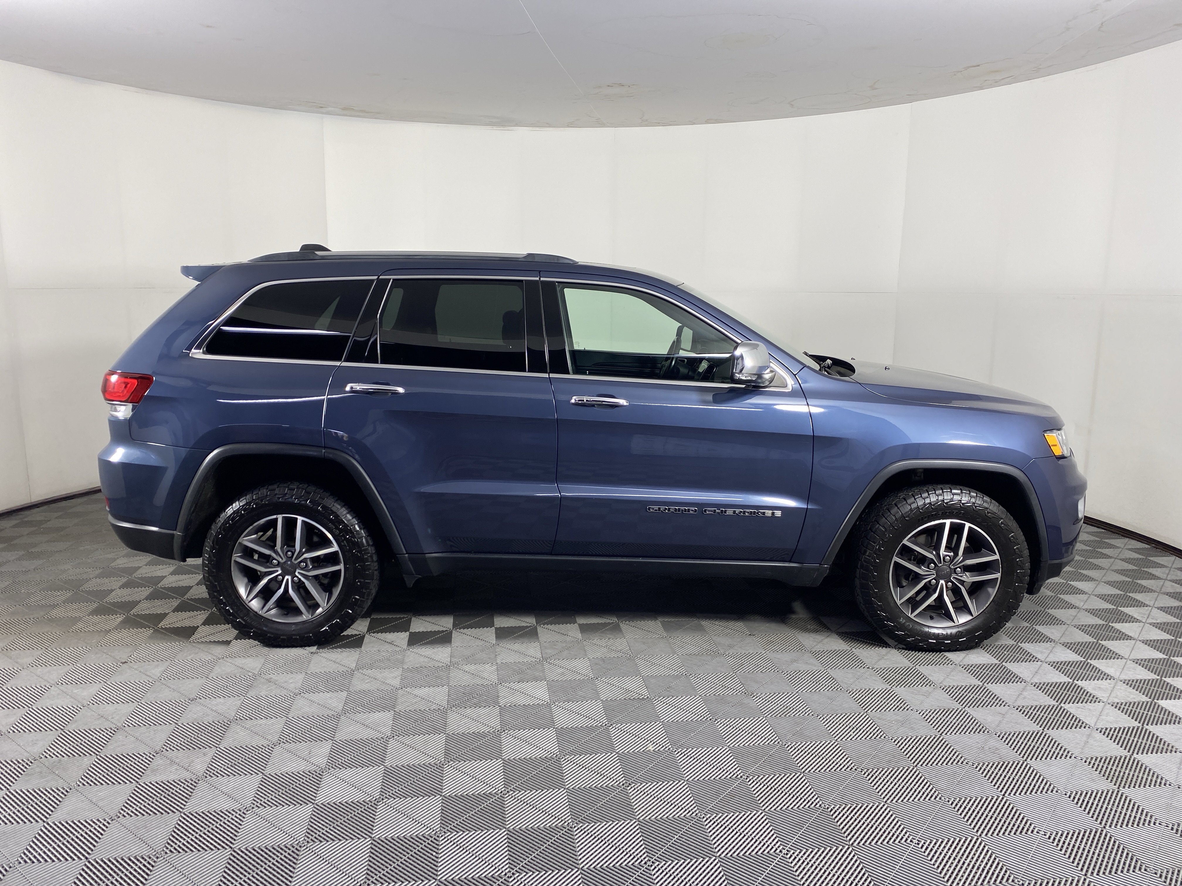Used 2021 Jeep Grand Cherokee Limited w/ Sun & Sound Group AWD/4WD image 8