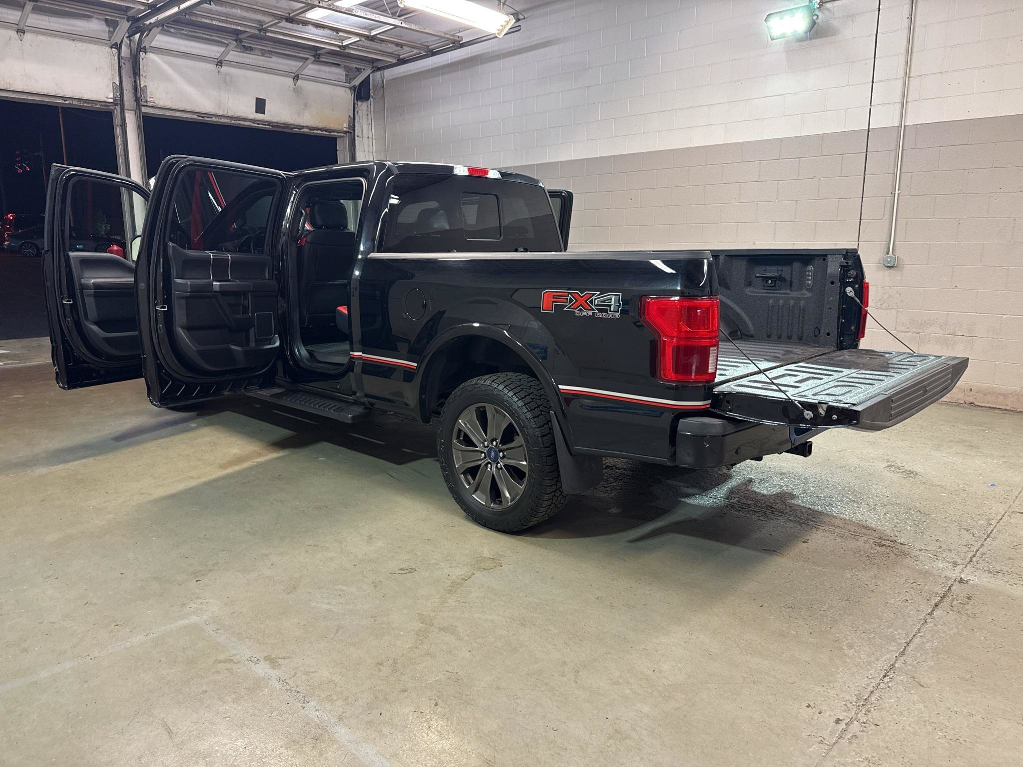 Used 2018 Ford F150 Lariat w/ Equipment Group 502A Luxury AWD/4WD image 12