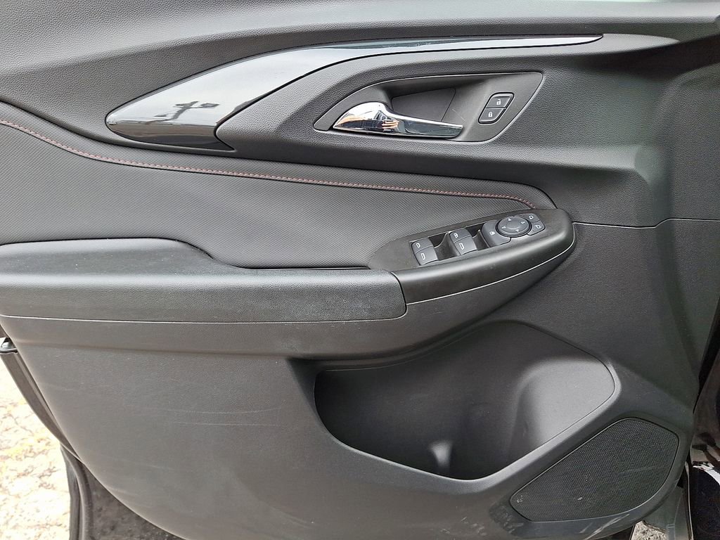 Used 2023 Chevrolet TrailBlazer RS w/ Convenience Package image 11