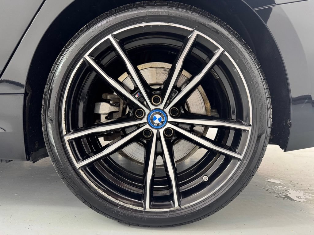 Certified 2023 BMW 330e xDrive w/ M Sport Package AWD/4WD image 10