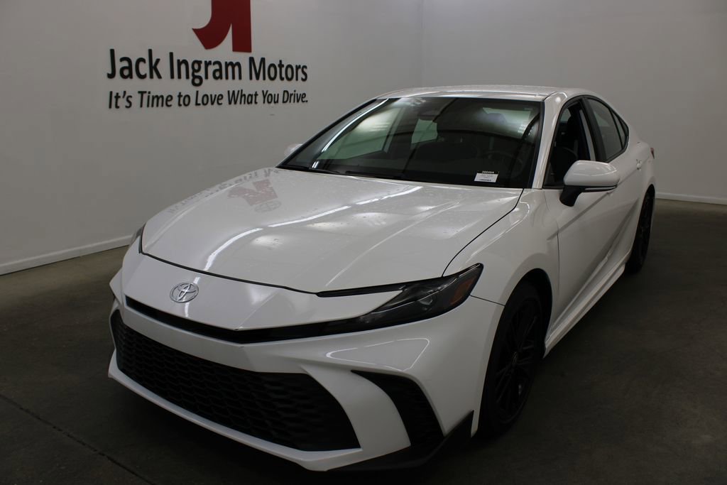 Used 2025 Toyota Camry SE FWD image 2