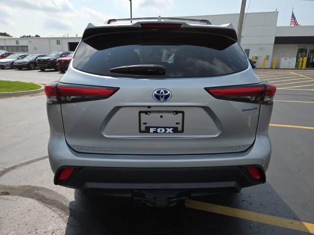 Used 2023 Toyota Highlander XLE AWD/4WD image 6