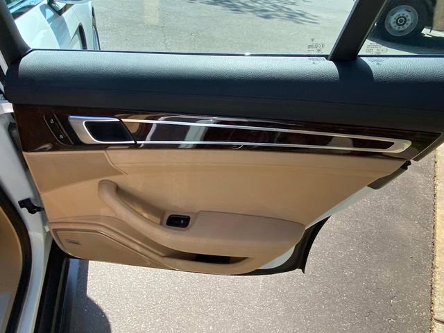 Used 2019 Porsche Panamera image 35