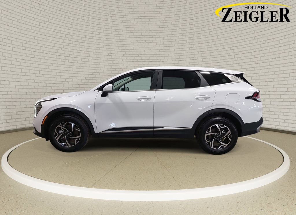 Used 2025 Kia Sportage LX image 8