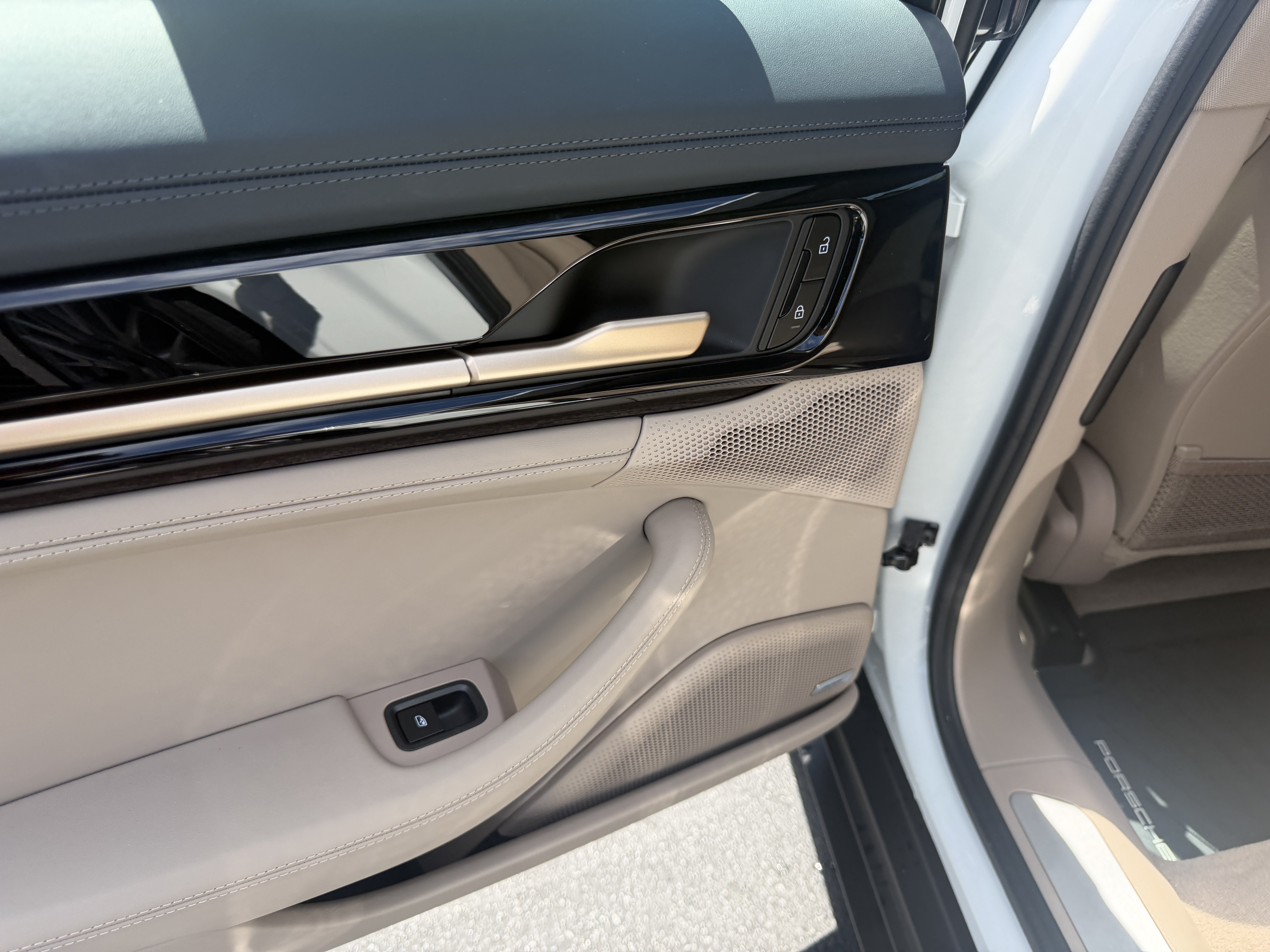 Certified 2024 Porsche Panamera 4 AWD/4WD image 25