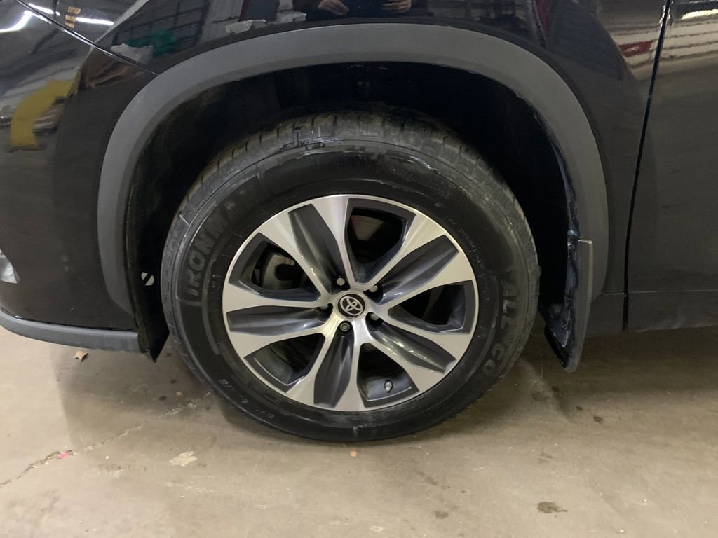 Used 2023 Toyota Highlander XLE image 35
