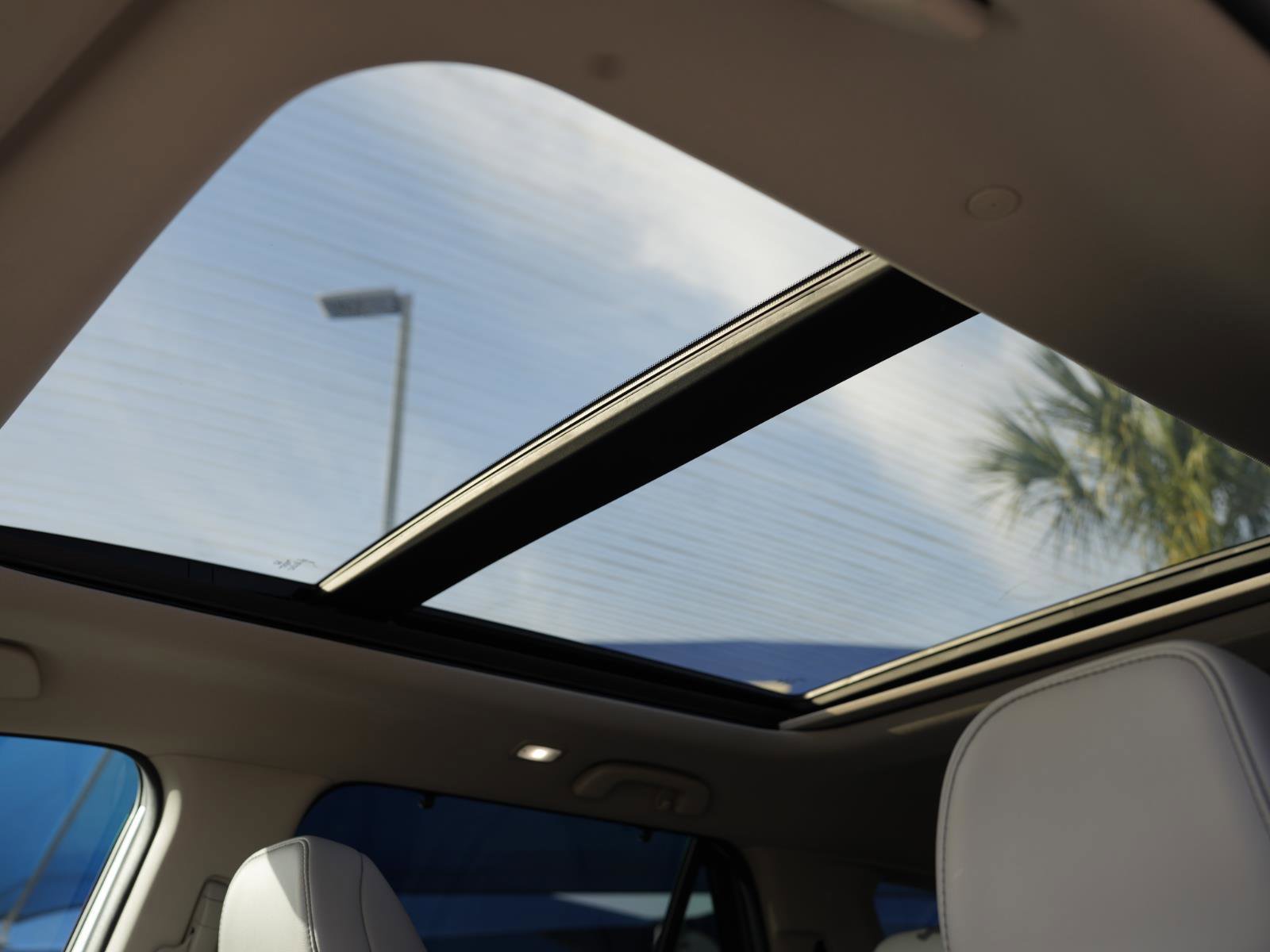 Used 2023 Honda Pilot Touring image 16