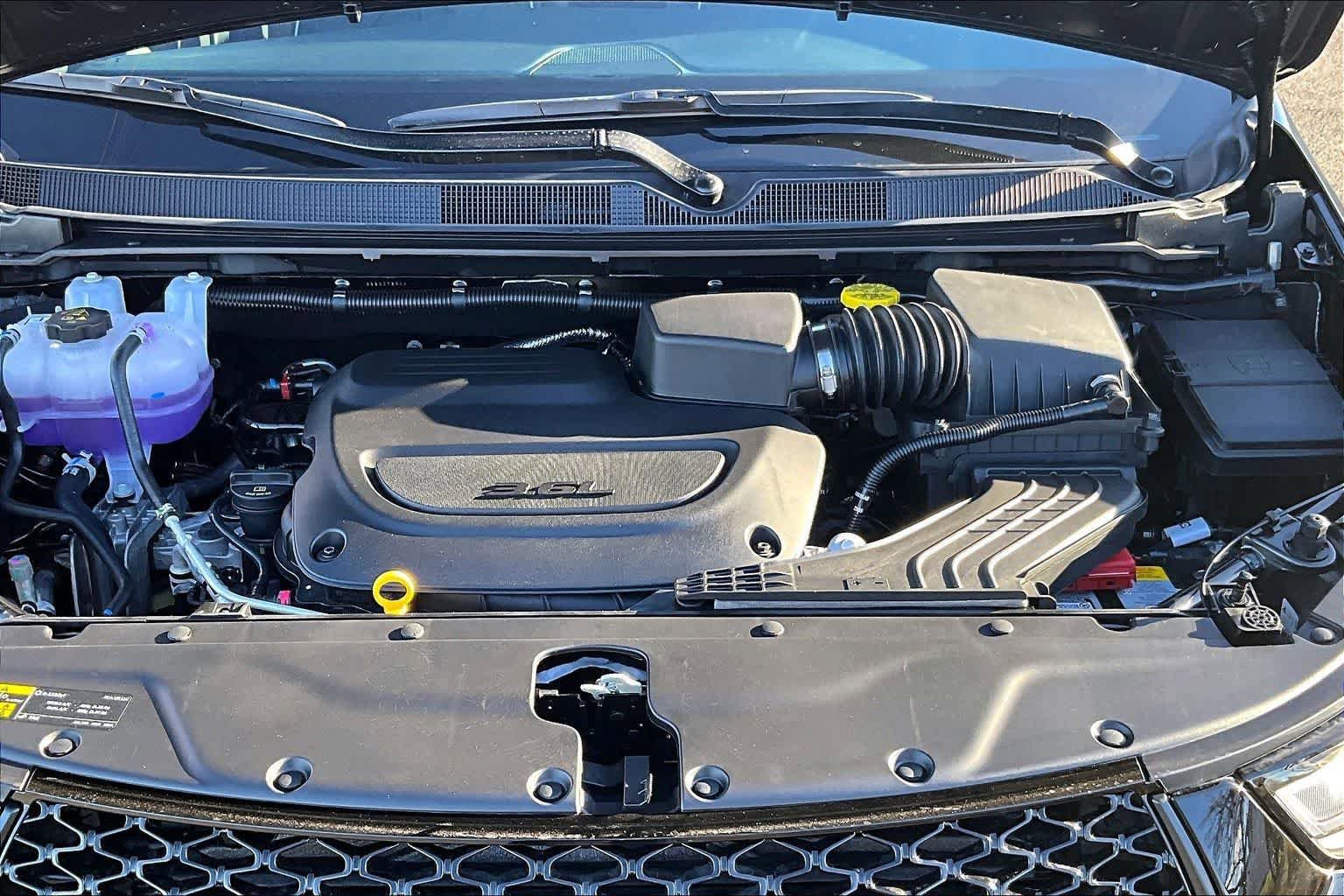 New 2026 Chrysler Pacifica Limited w/ Uconnect Theater Family Group AWD/4WD image 9