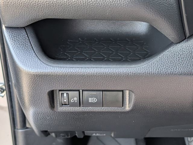 Used 2022 Toyota RAV4 XLE AWD/4WD image 23