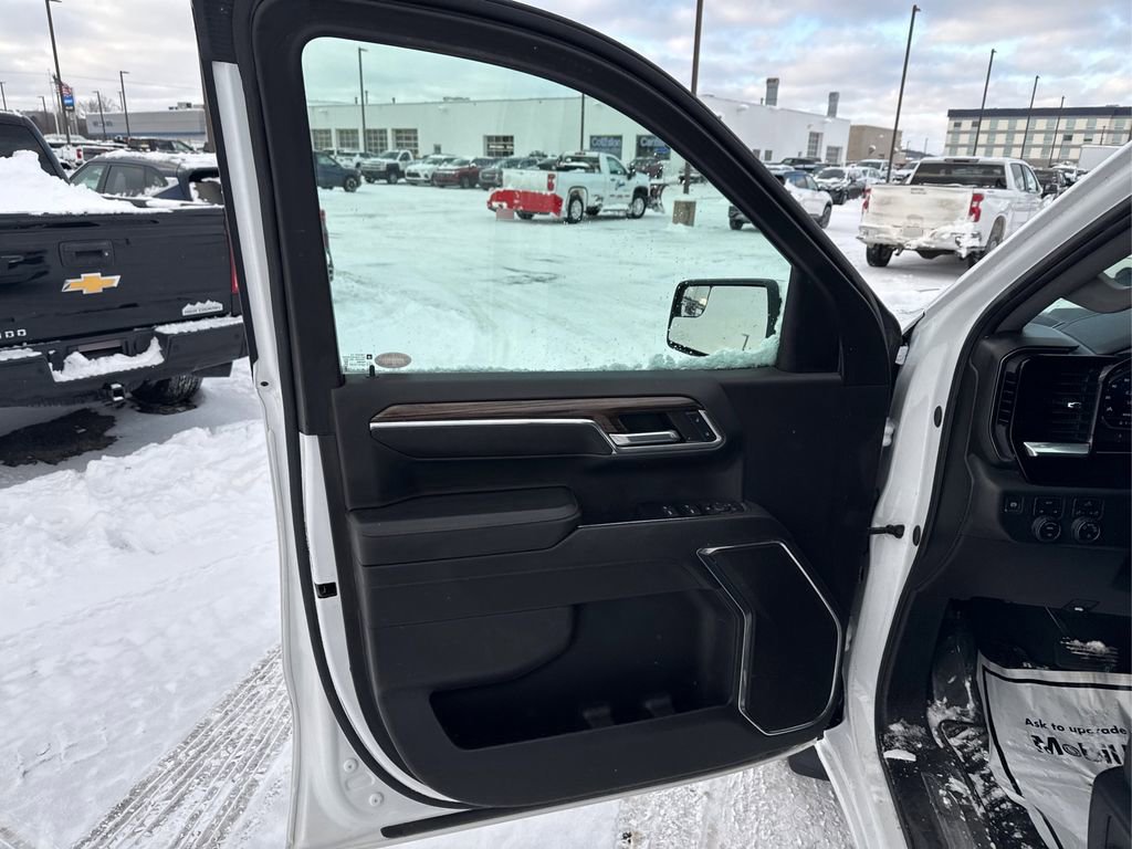 Used 2024 Chevrolet Silverado 1500 LT image 17