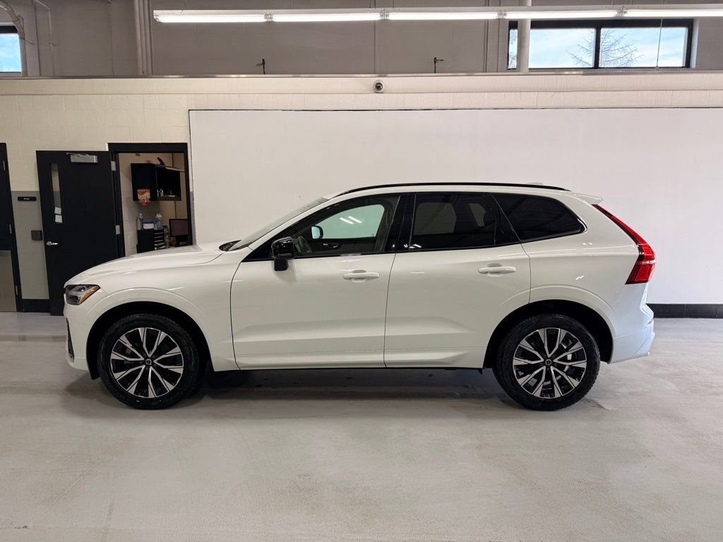Used 2025 Volvo XC60 B5 Core w/ Climate Package image 2