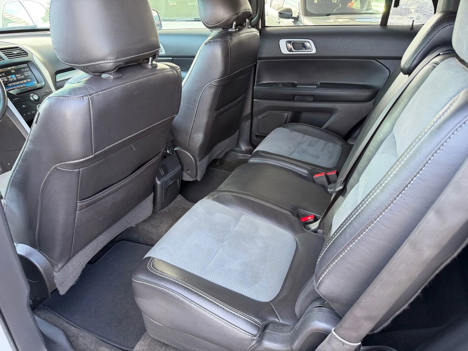 Used 2015 Ford Explorer XLT w/ Equipment Group 202A AWD/4WD image 36