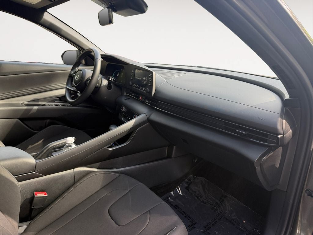 Certified 2025 Hyundai Elantra Sport FWD image 26