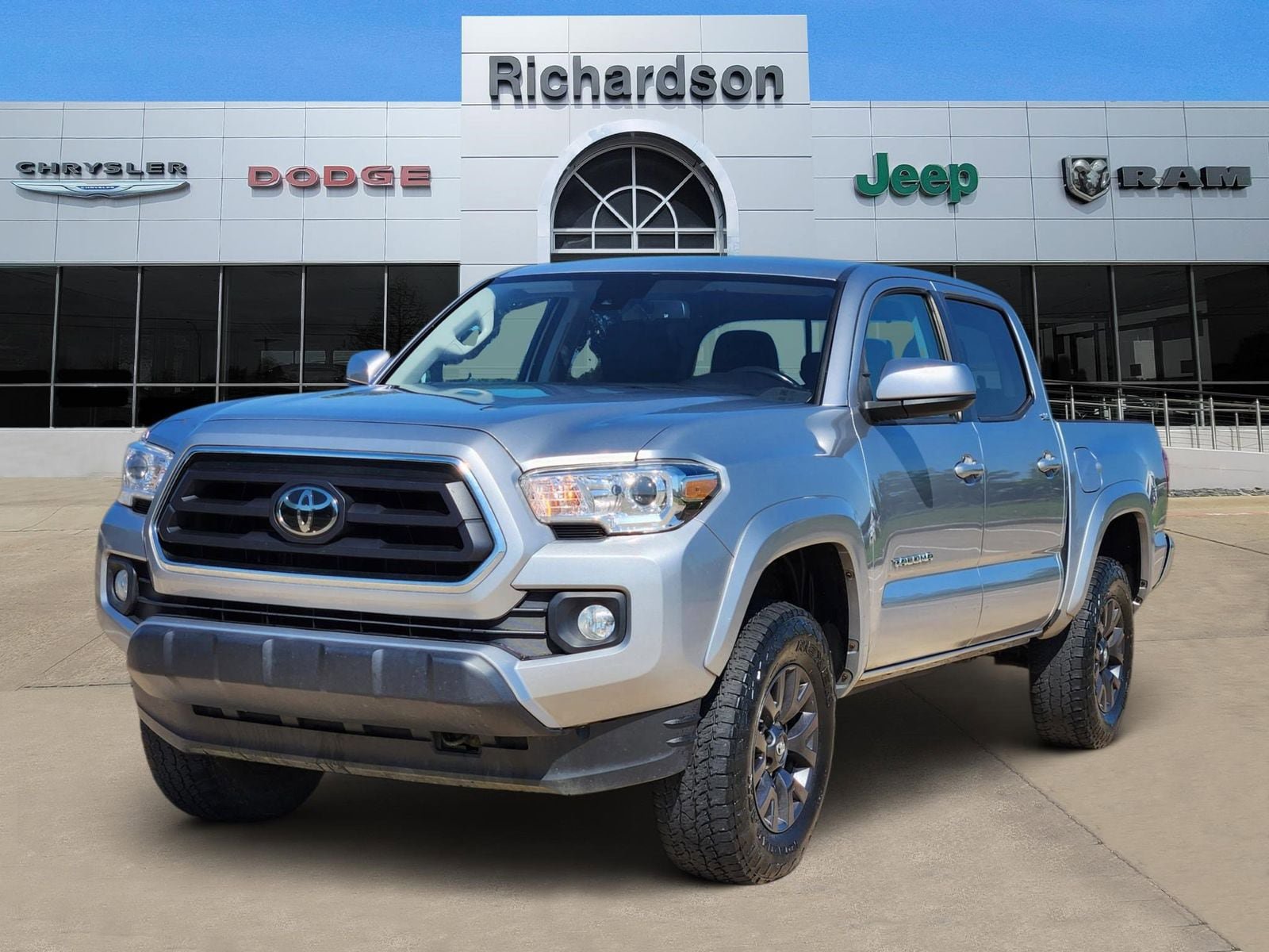Used 2021 Toyota Tacoma SR5 AWD/4WD image 1