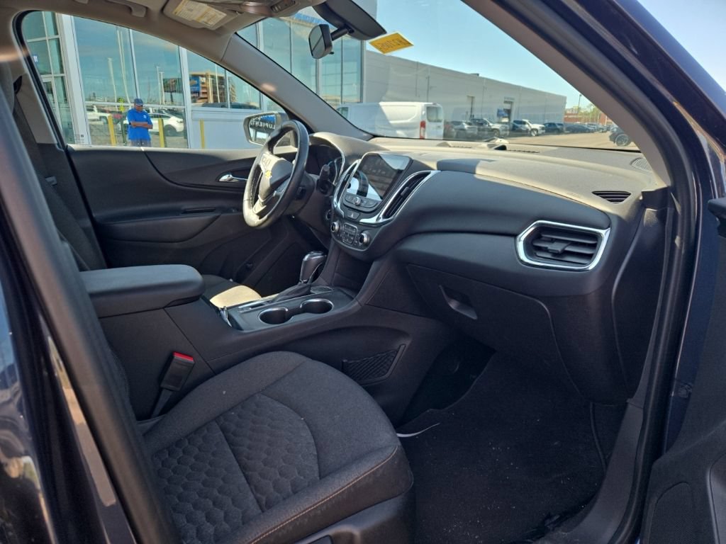 Used 2018 Chevrolet Equinox LT w/ Sun & Infotainment Package AWD/4WD image 17