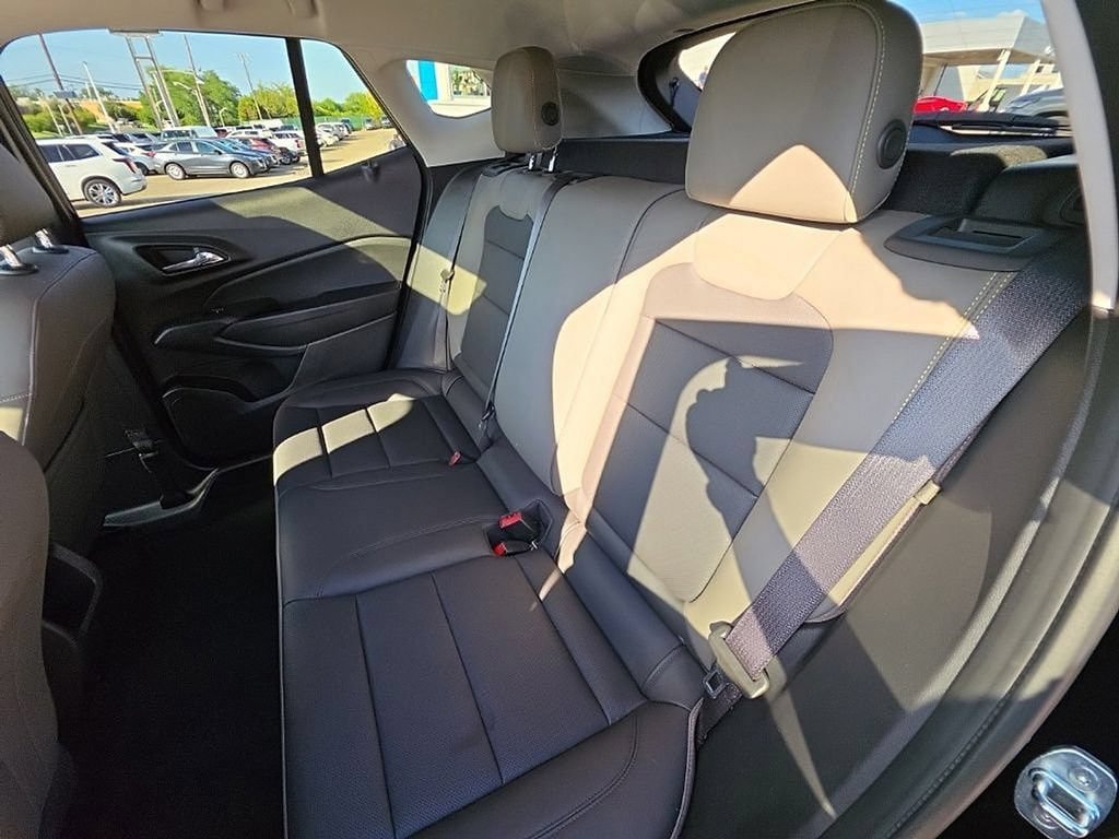 Used 2024 Chevrolet Trax ACTIV w/ Sunroof Package FWD image 26