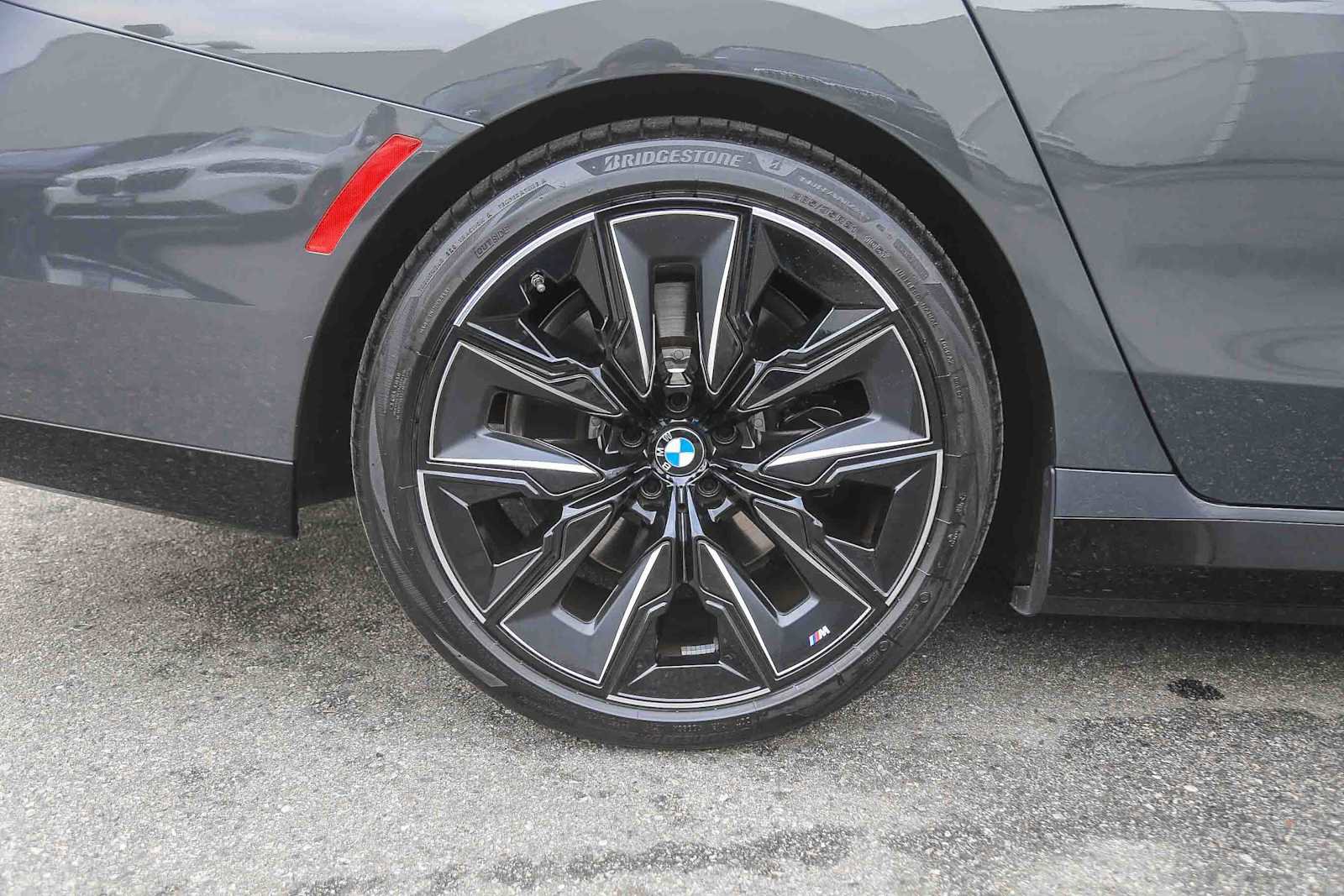 Used 2025 BMW 750e xDrive w/ Premium Package image 8